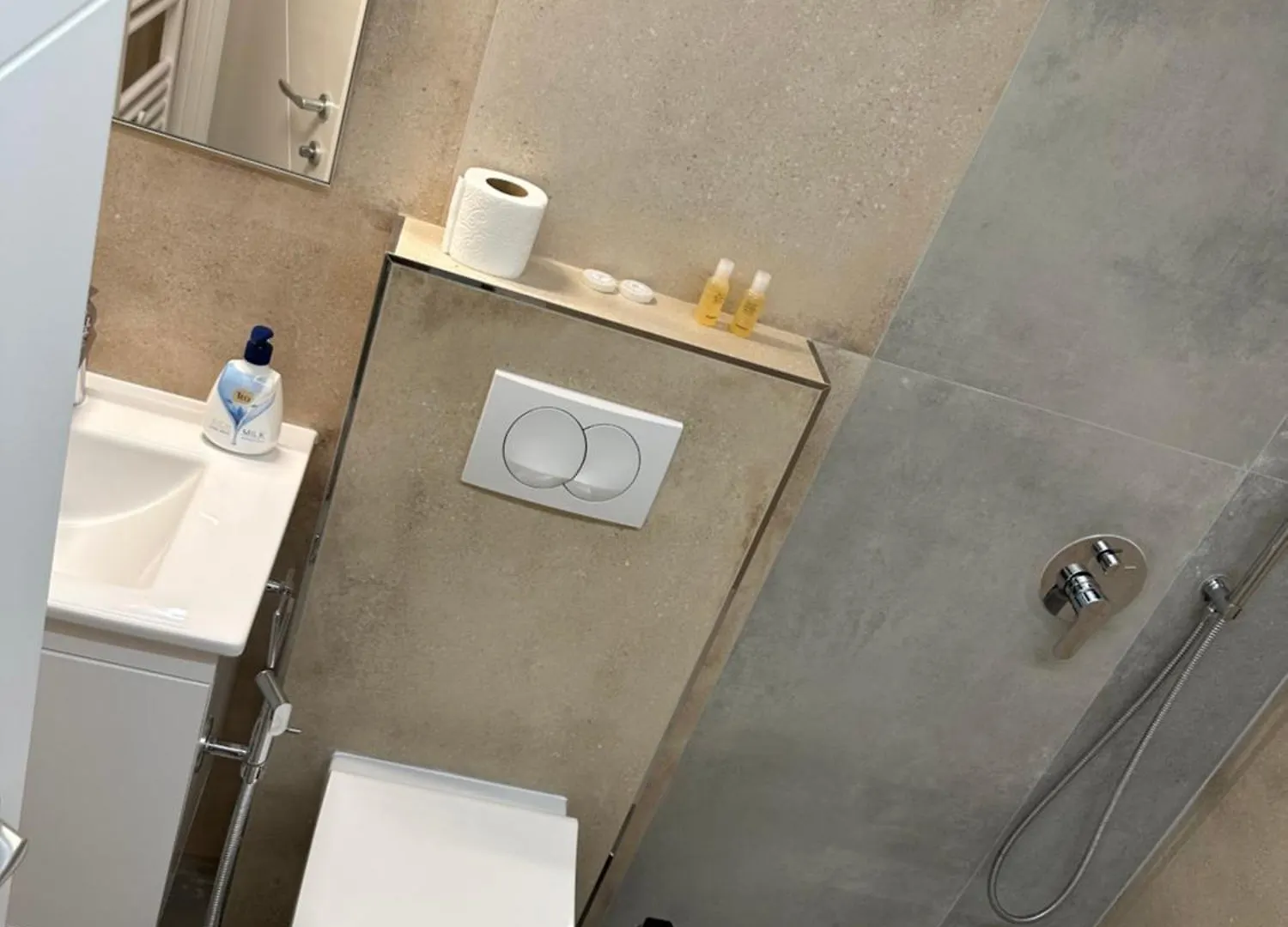 Comfort Rooms Поградец