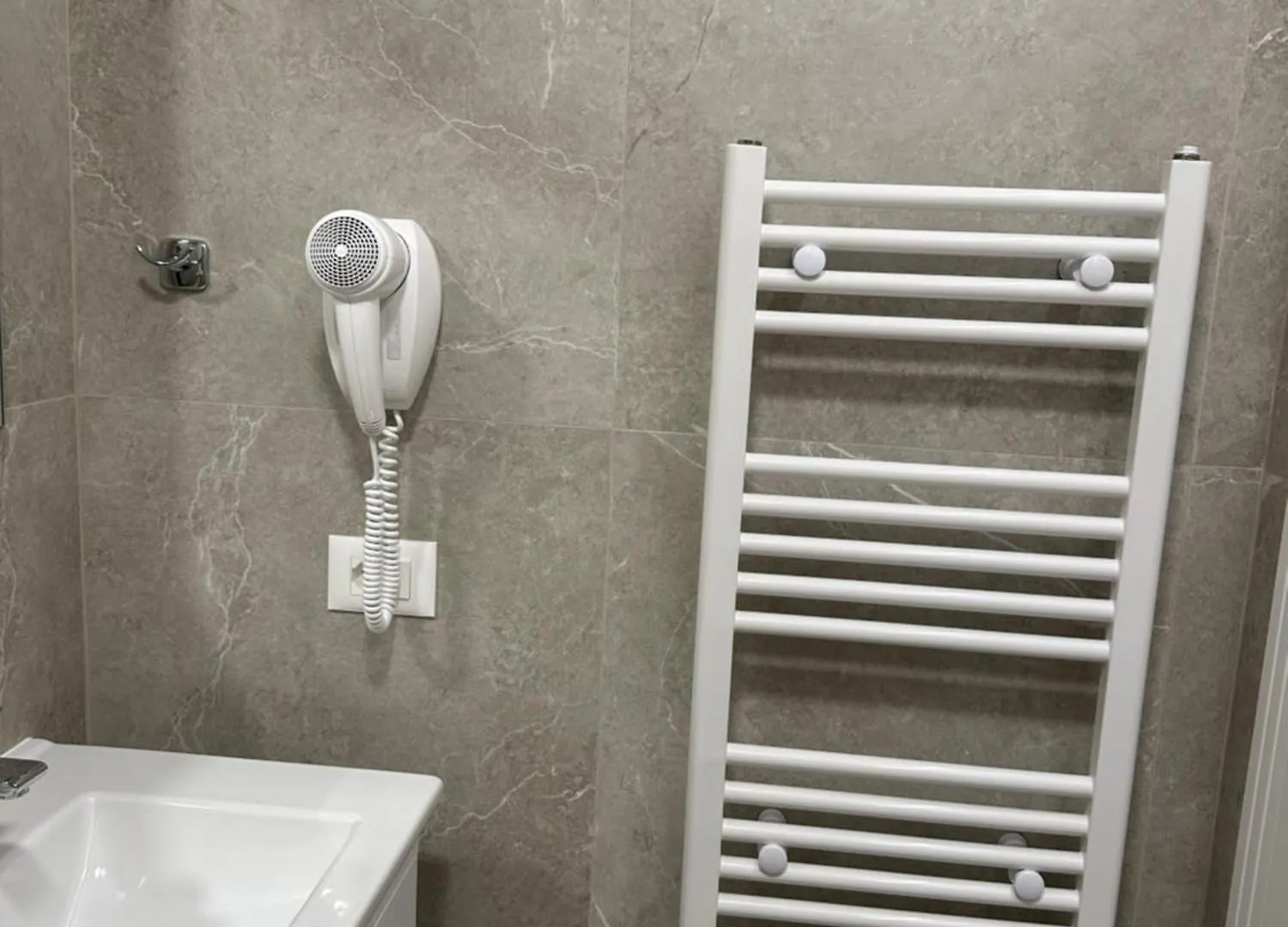 Comfort Rooms Поградец 0*,