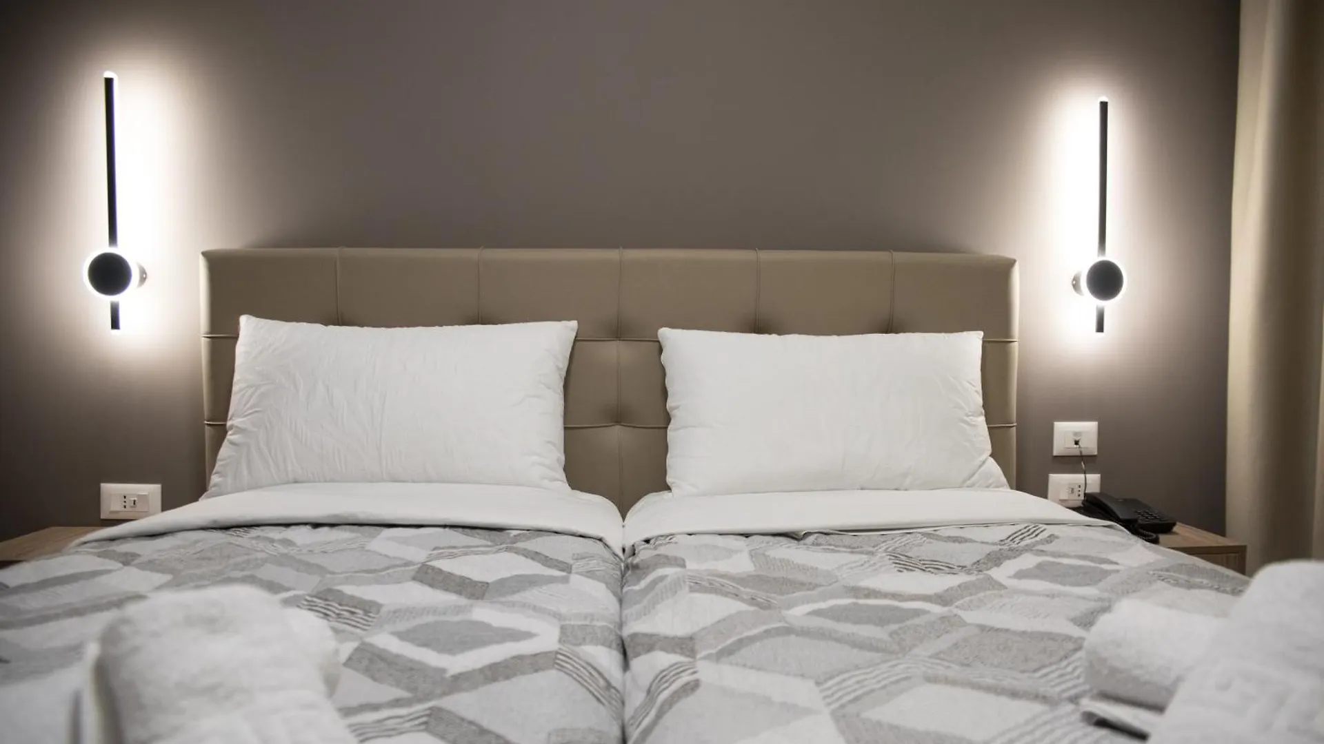 Comfort Rooms Поградец Албания