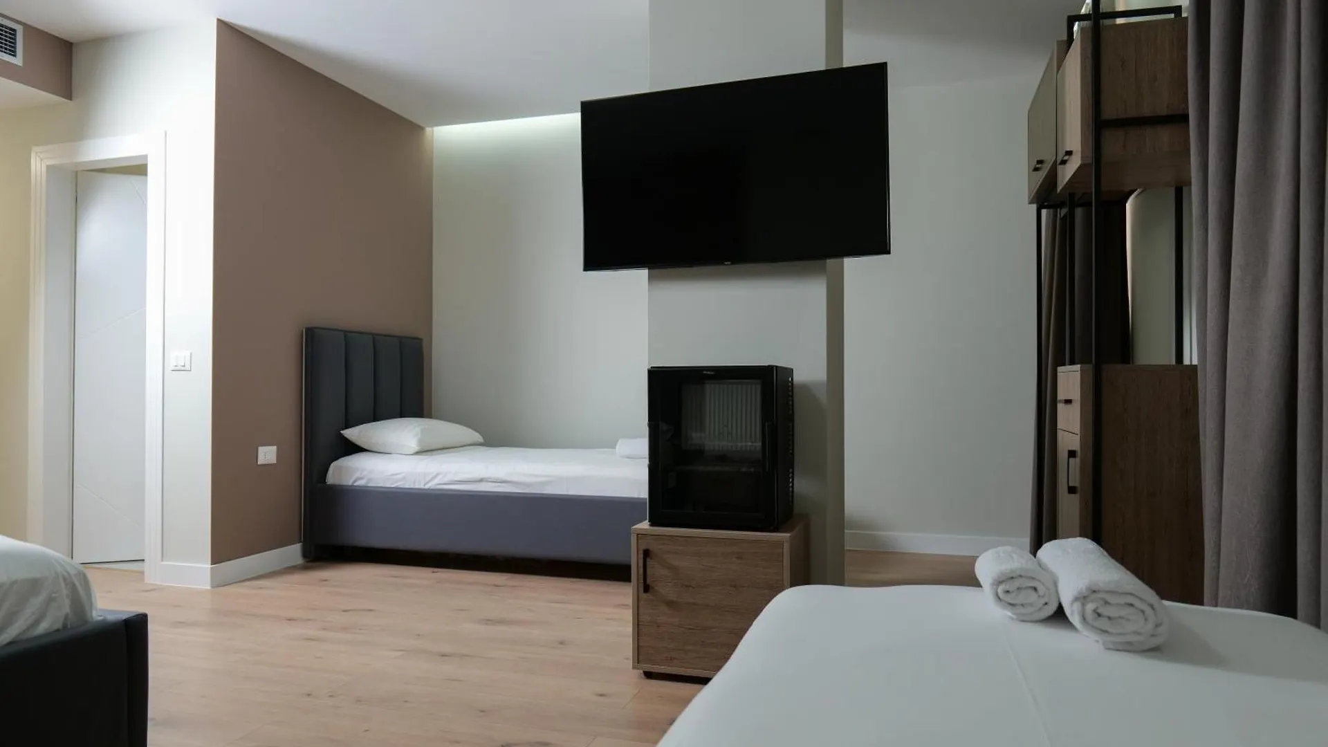 Апарт-отель Comfort Rooms Поградец Албания