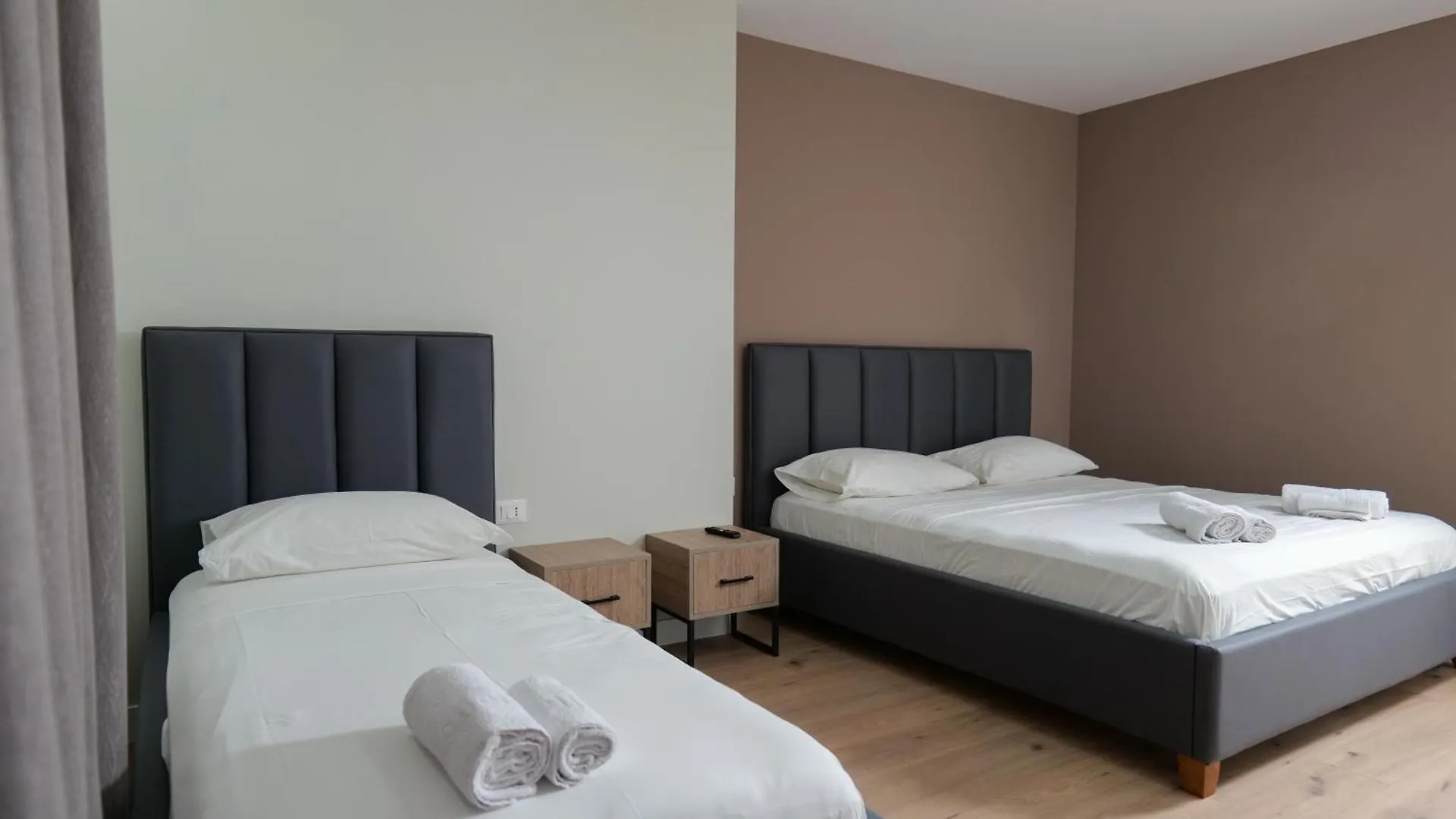Comfort Rooms Поградец 0*,
