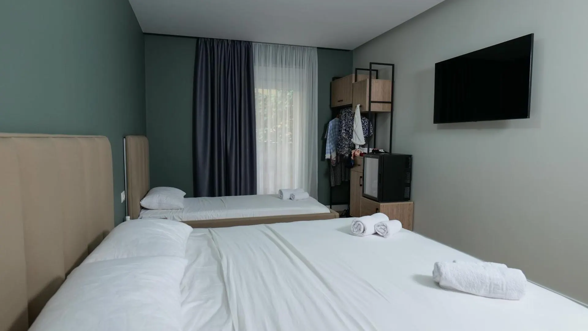 Comfort Rooms Поградец Албания