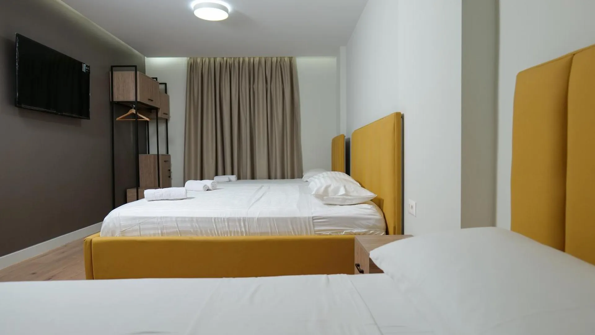 Comfort Rooms Поградец Албания