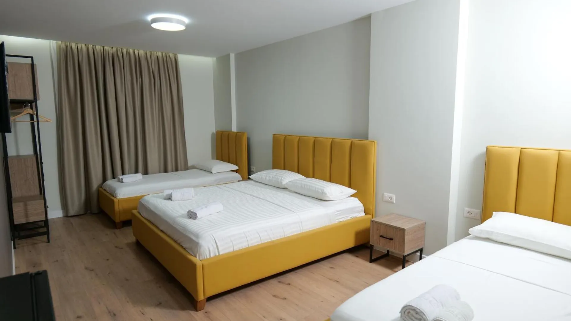 Comfort Rooms Поградец 0*,