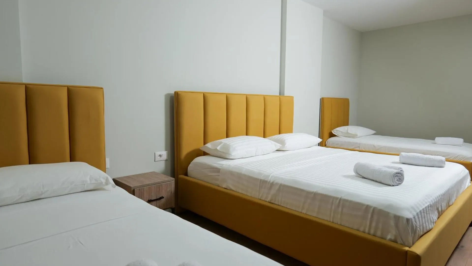 Comfort Rooms Поградец 0*,