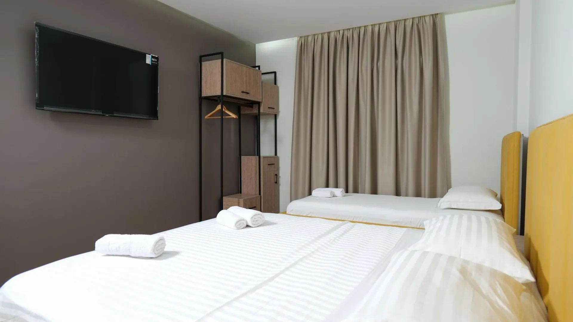 Comfort Rooms Поградец 0*,