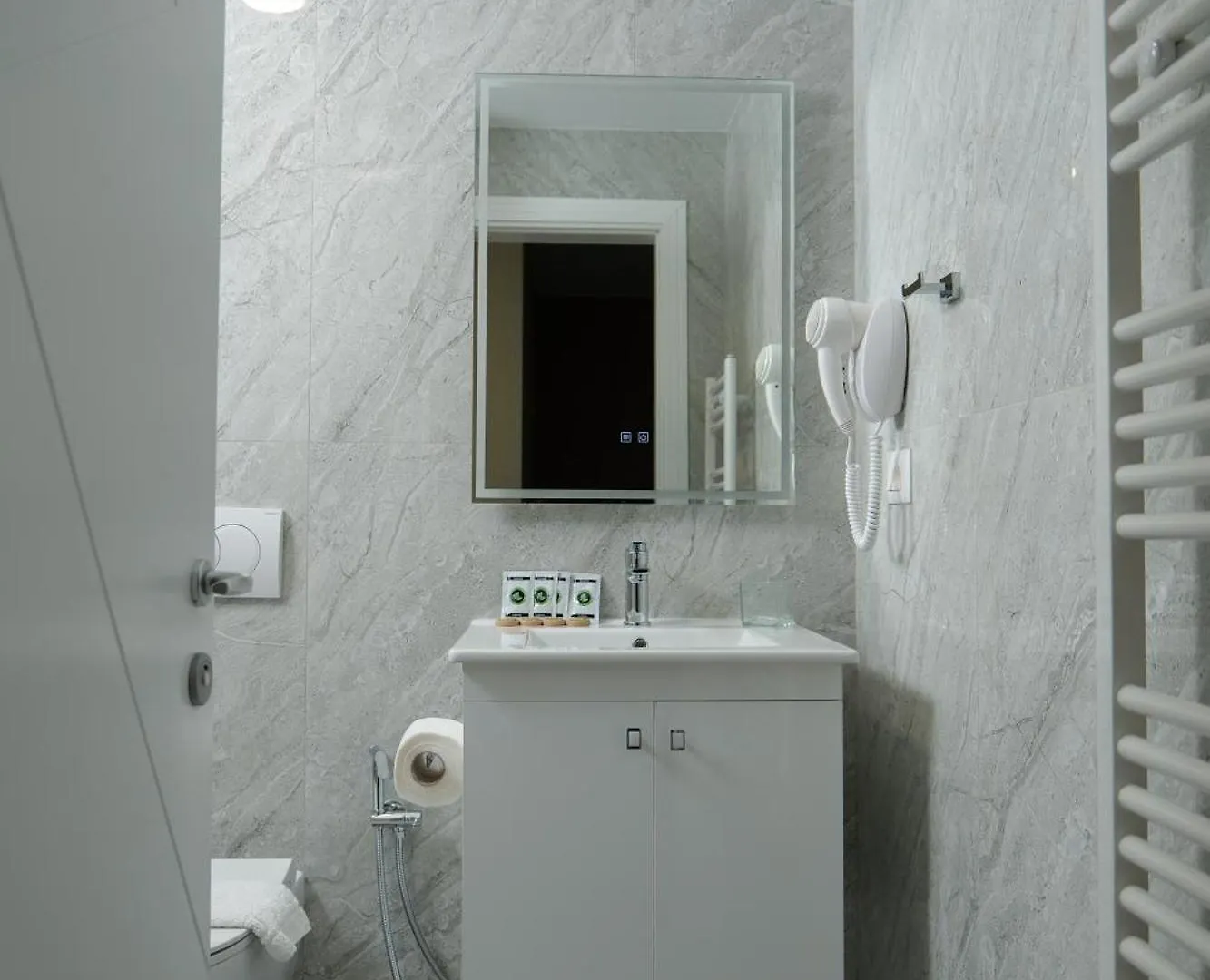 Comfort Rooms Поградец Албания